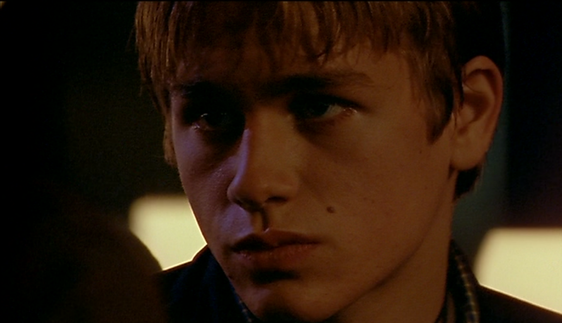 Charlie Hunnam nel ruolo di Nathan in Queer as Folk UK