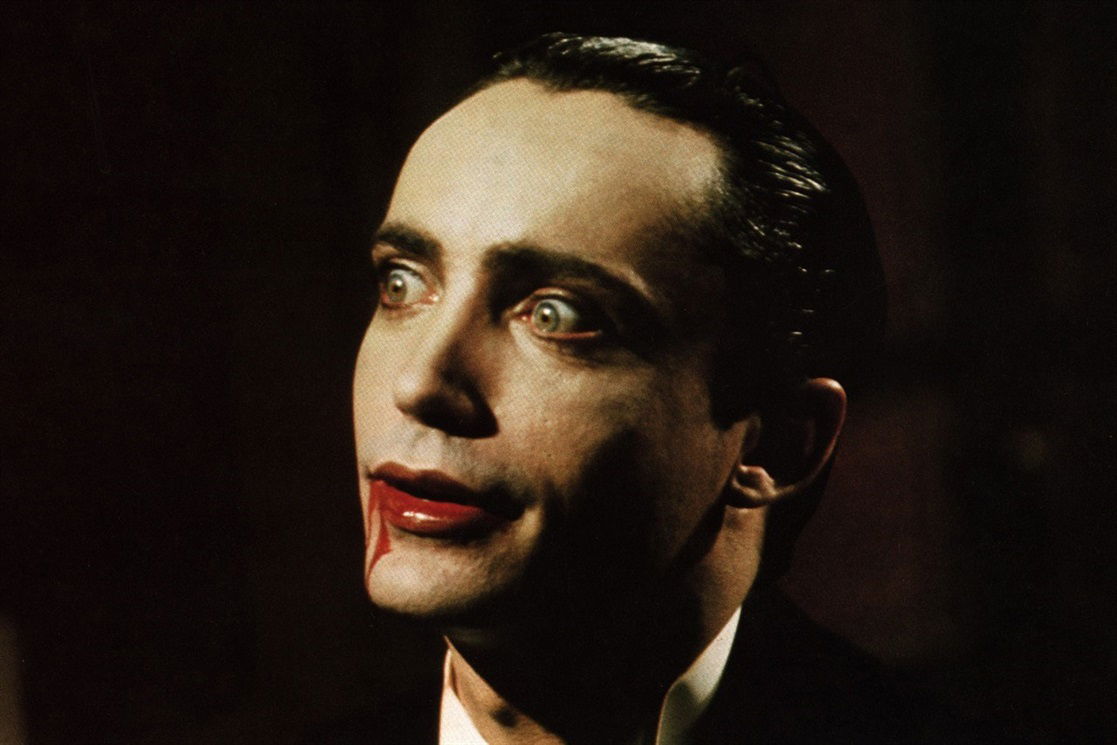 Clicca per vedere l'immagine originale Udo Kier in una scena del film Blood for Dracula di Morrissey