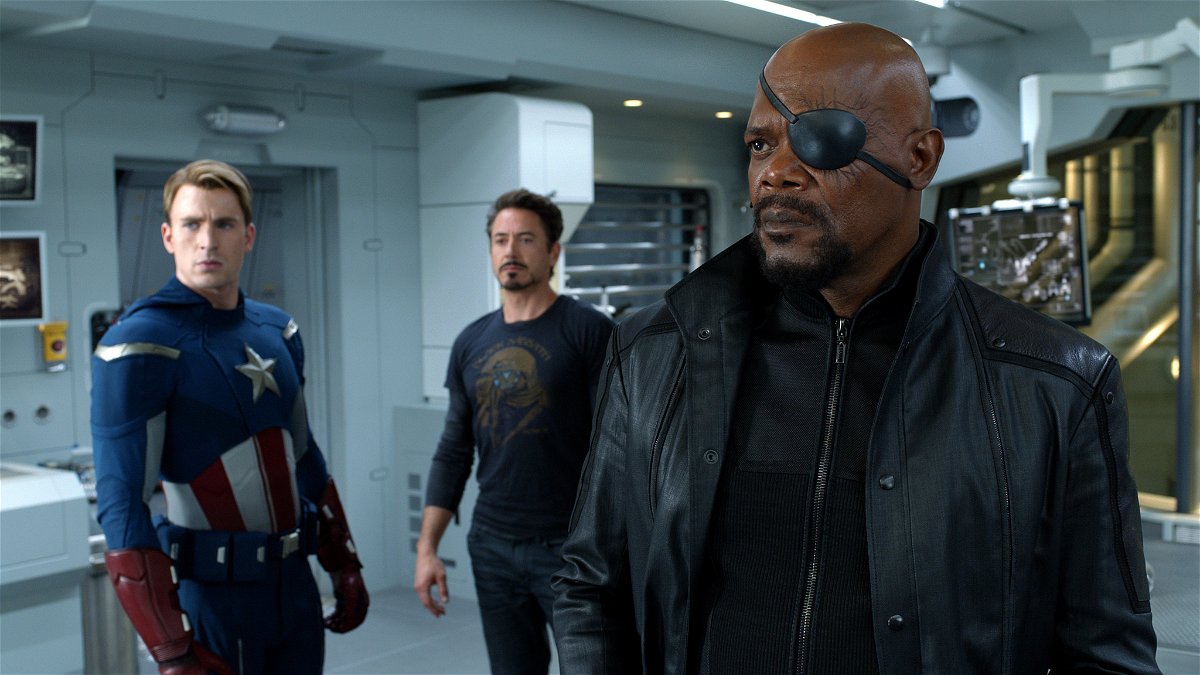 Nick Fury a bordo dell'helicarrier insieme a Steve Rogers e Tony Stark