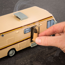 Copertina di Ecco il portaincenso di Breaking Bad, con il fumo che esce dal camper
