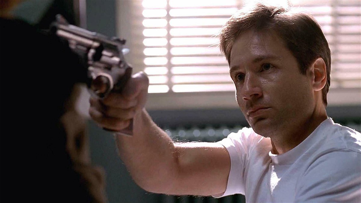 David Duchovny in una scena di Pusher, episodio di X-Files