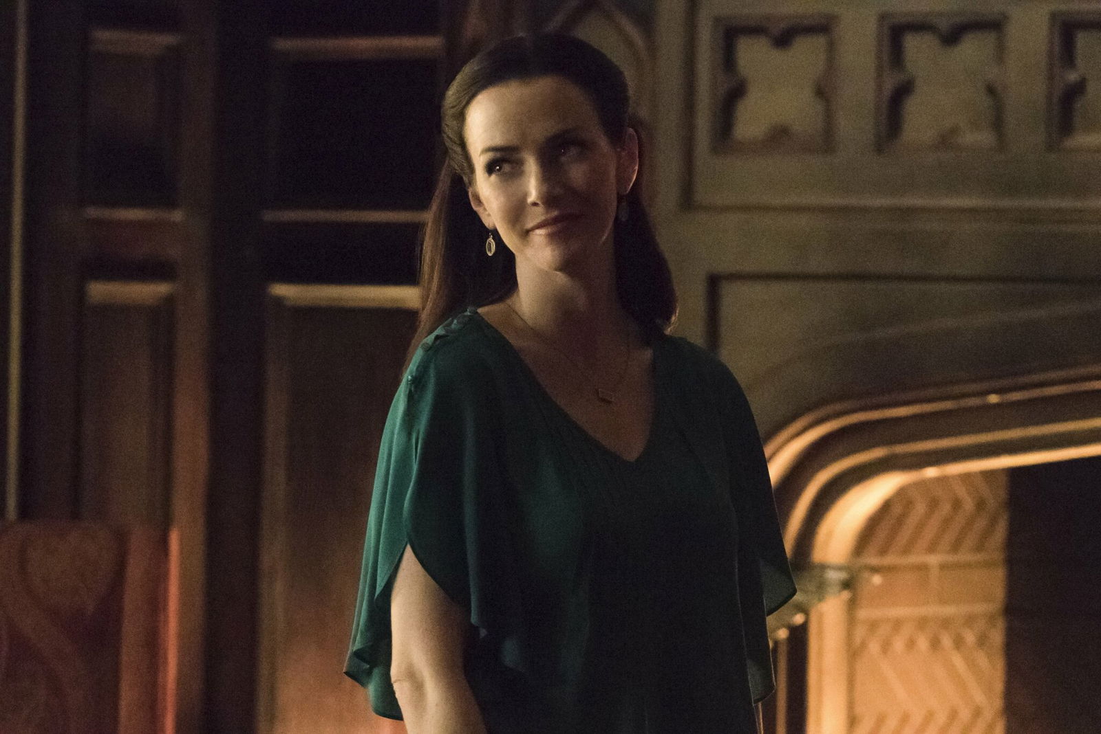 Clicca per vedere l'immagine originale Annie Wersching nelle vesti di Lily Salvatore