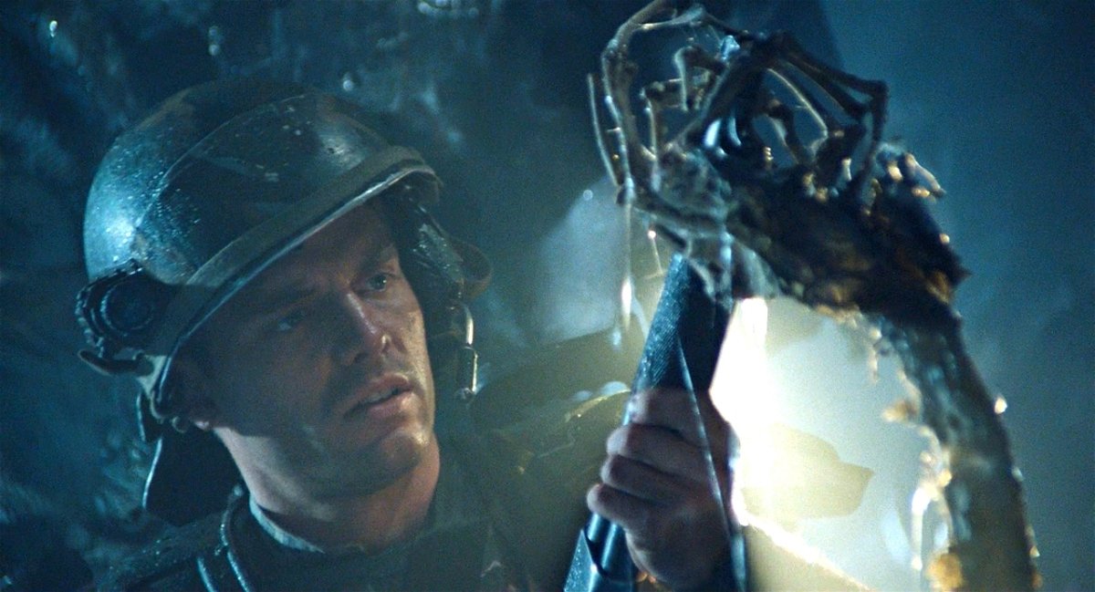 L'attore Michael Biehn vestito da Space Marines, nel film Aliens - Scontro finale
