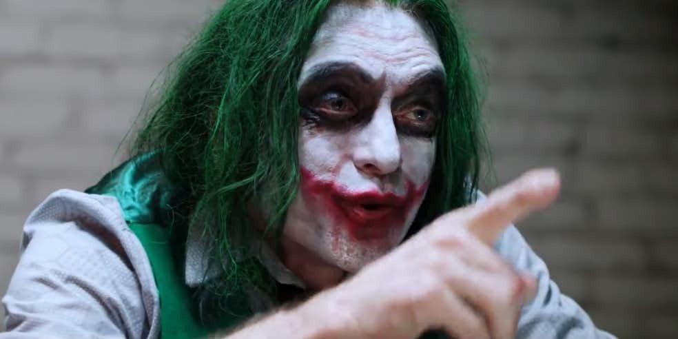 L'intensa interpretazione di Joker a opera di Tommy Wiseau