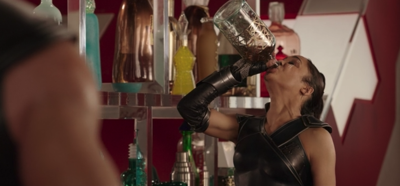 Valchiria a colloquio con Thor 