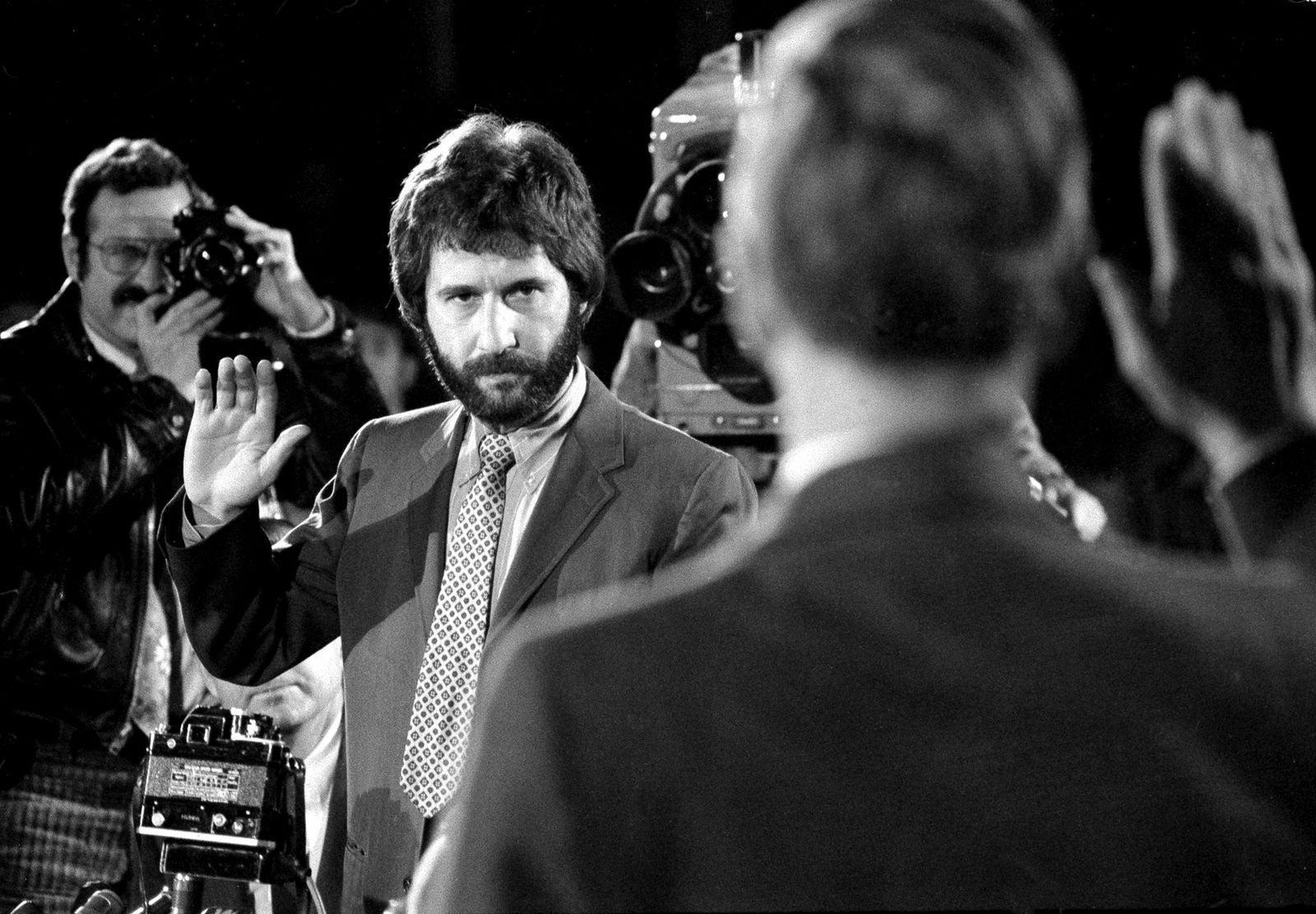Clicca per vedere l'immagine originale Il vero Frank Serpico durante l'inchiesta della commissione Knapp