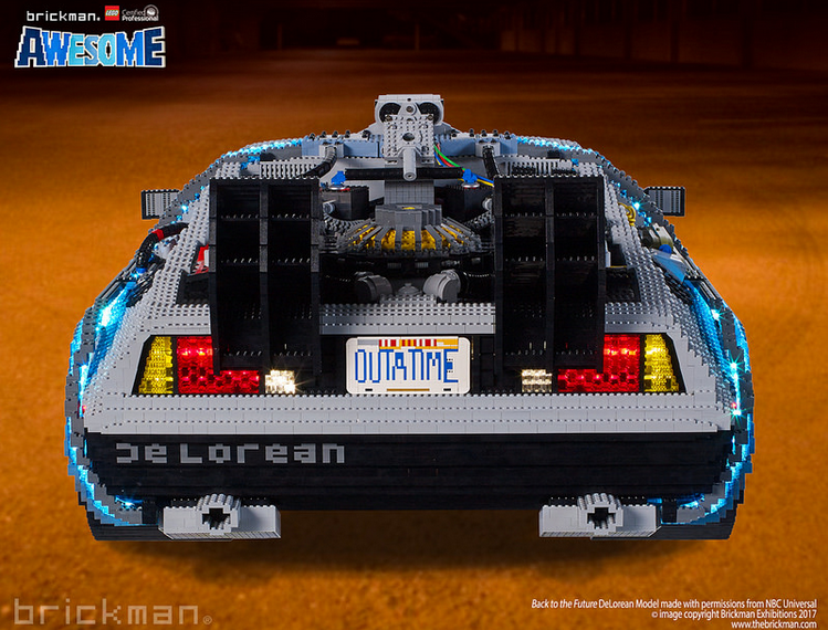 Dettagli della parte posteriore del modello di auto DeLorean di LEGO
