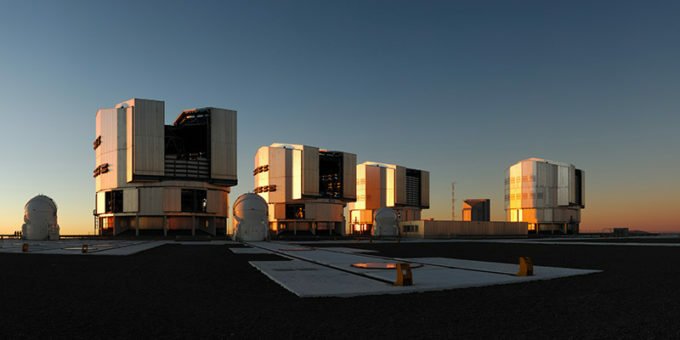 Il VLT dell’ESO presso l’osservatorio del Paranal in Cile.