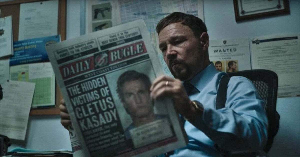 Ο ντετέκτιβ Μάλιγκαν διαβάζει ένα άρθρο για το Venom