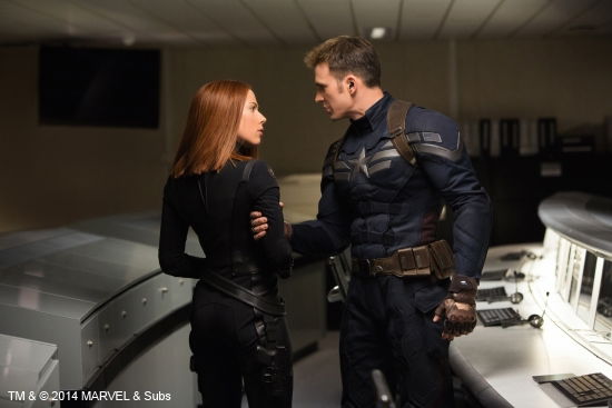 Clicca per vedere l'immagine originale Chris Evans e Scarlett Johansson in Captain America: The Winter Soldier