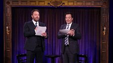 Copertina di Ben Affleck recita con Jimmy Fallon sul palco del The Tonight Show