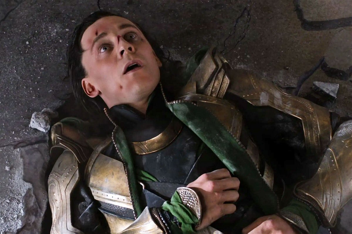 Loki dolorante dopo le botte prese da Hulk in The Avengers