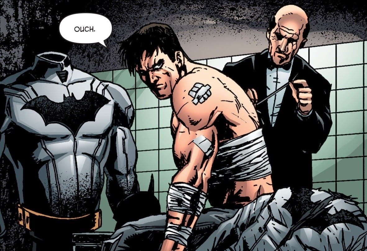 Vignetta nella quale Alfred Penniworth cuce la schiena a un Bruce Wayne/Batman malridotto, con il costume di fronte a lui