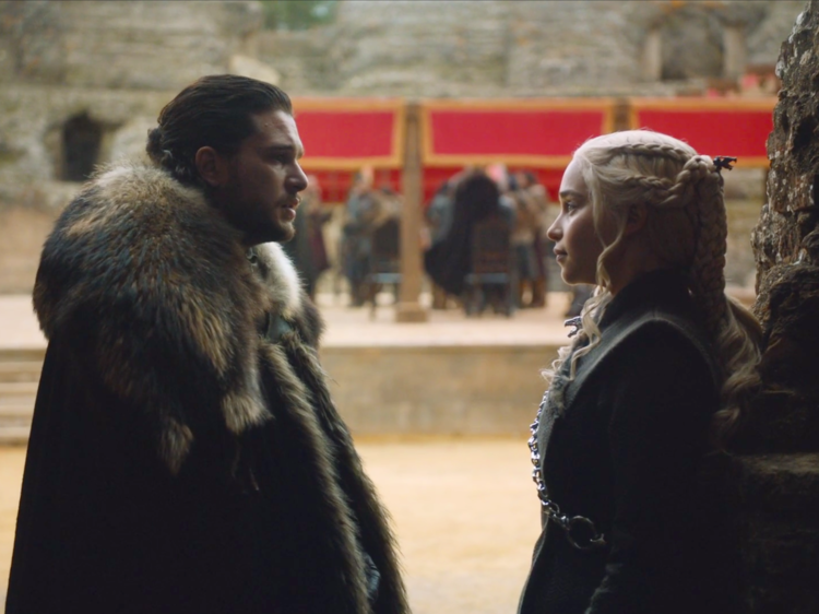 Clicca per vedere l'immagine originale Kit Harington ed Emilia Clarke in Game of Thrones 7
