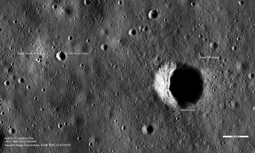 Clicca per vedere l'immagine originale Uno scatto dall'alto del suolo lunare dov'è avvenuto l'atterraggio di Armstrong e Aldrin
