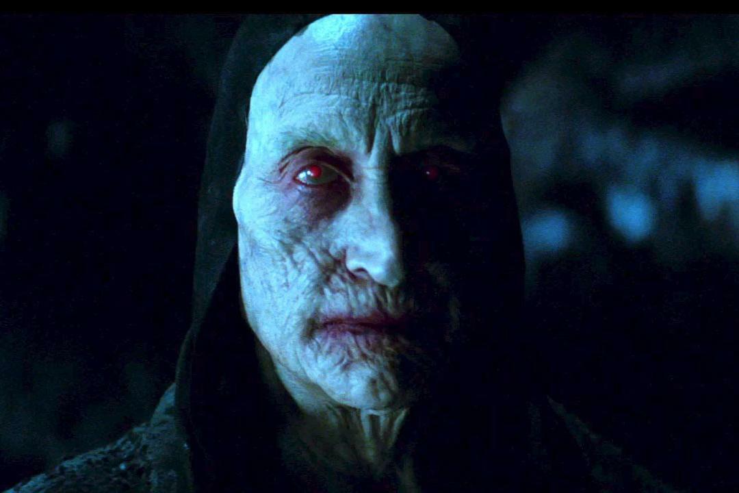 Clicca per vedere l'immagine originale Charles Dance nel ruolo del Maestro Vampiro in Dracula Untold