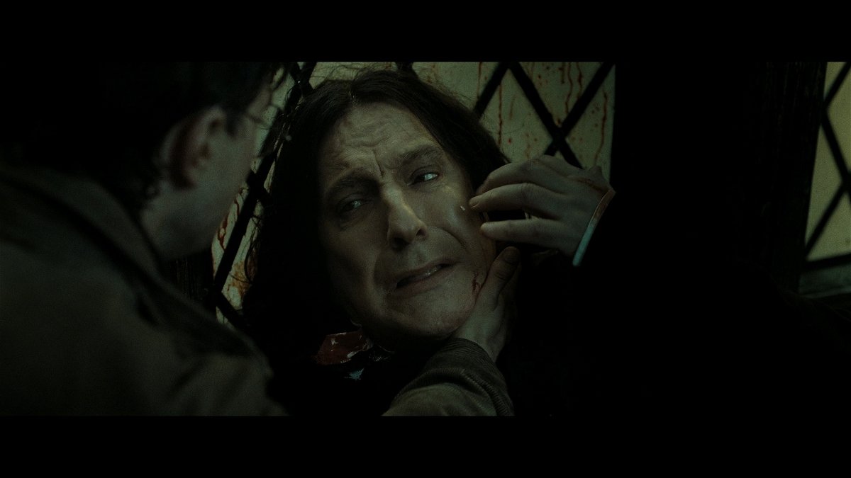Severus Snape muere a manos de Voldemort