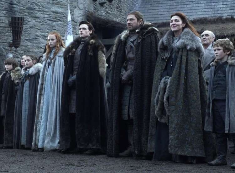 Los Starks en Winterfell en el episodio piloto de Game of Thrones