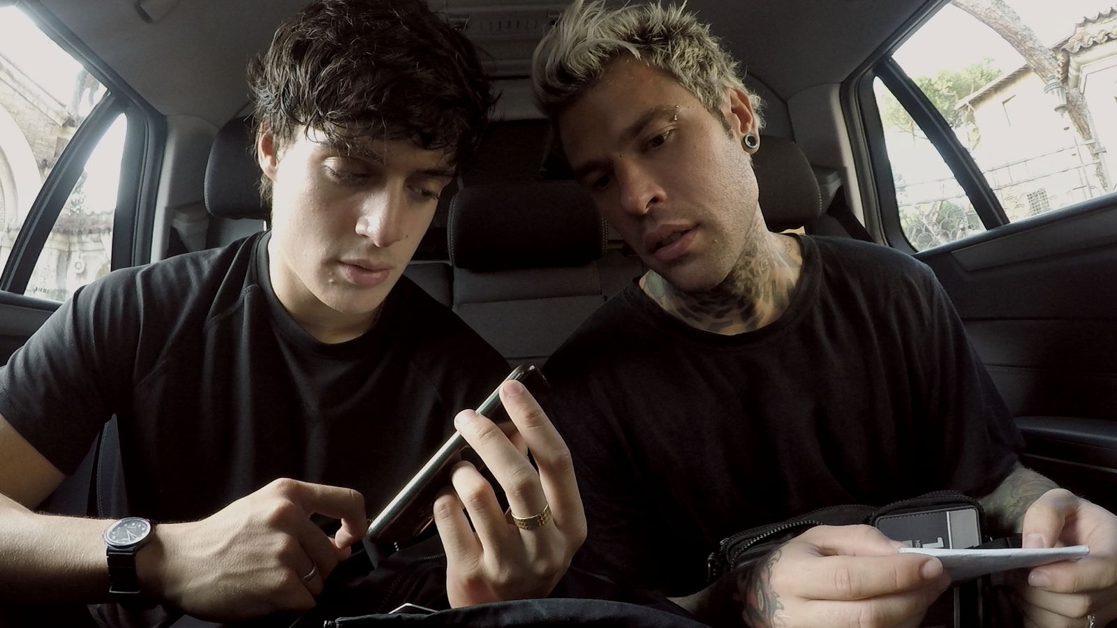 Clicca per vedere l'immagine originale Fedez e Luis Sal in Hunted