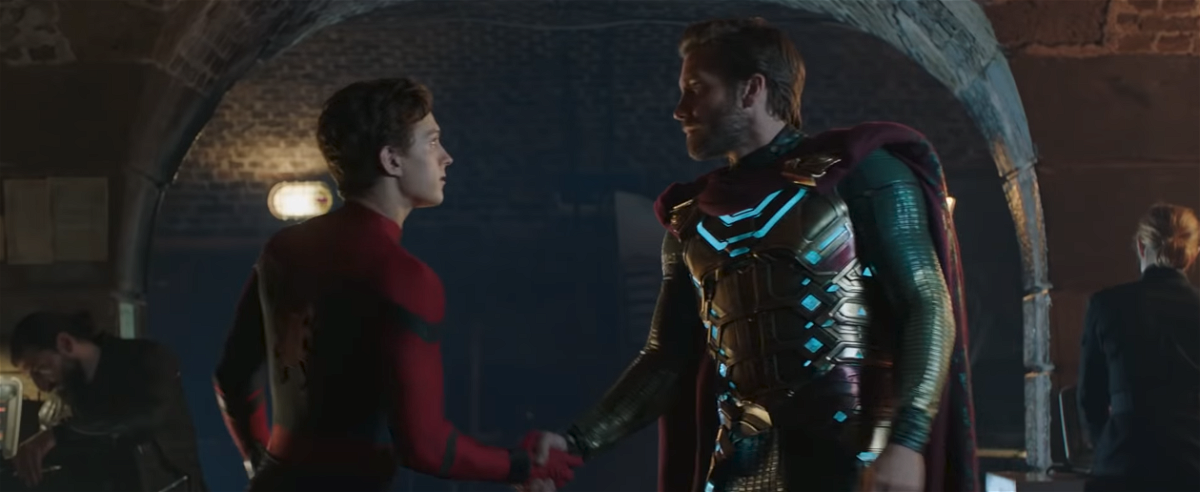 《蜘蛛侠：英雄远征》第二部预告片中彼得·帕克和昆汀·贝克的握手