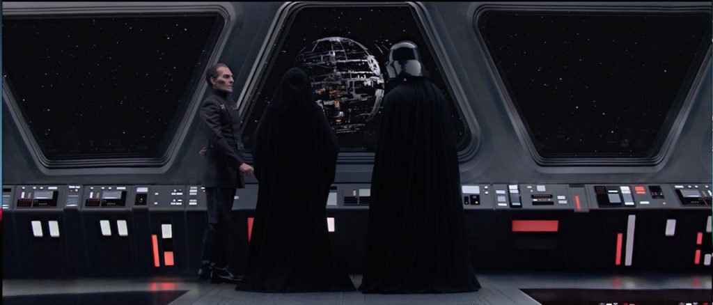 Darth Vader, el Emperador y Tarkin observan la Estrella de la Muerte