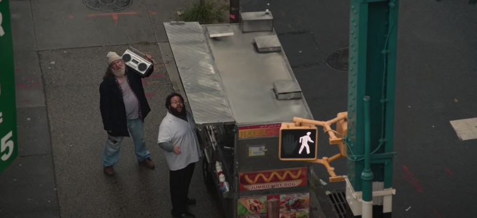 Clicca per vedere l'immagine originale Il venditore di hot dog in Spider-Man: Homecoming