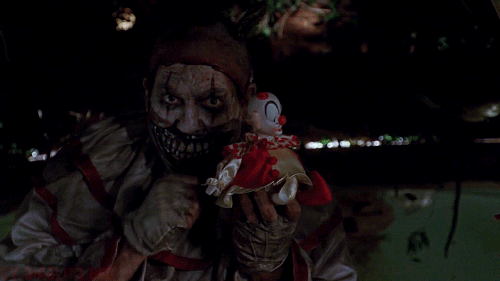 Clicca per vedere l'immagine originale John Carroll Lynch è Twisty il Clown in American Horror Story - Freak Show