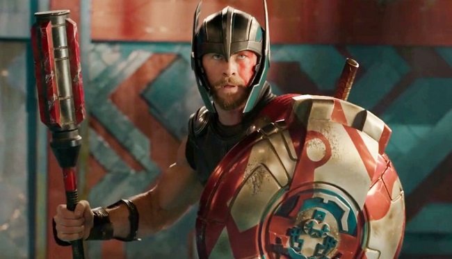 Thor utilizza nuova armi per combattere contro Hulk
