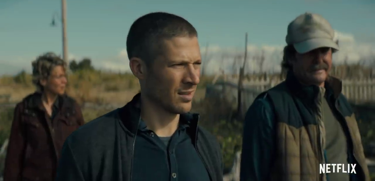 Clicca per vedere l'immagine originale Zach Gilford, protagonista di Midnight Mass