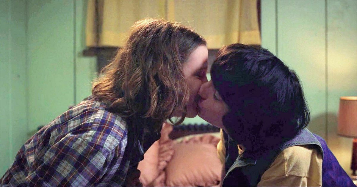 Mike e Undici si baciano nel primo episodio di Stranger Things 3