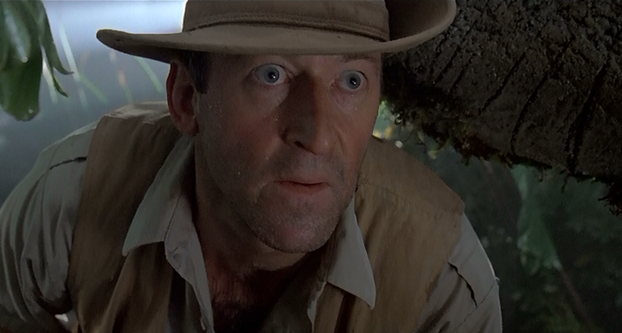 Muldoon è un cacciatore di grande esperienza Robert Muldoon viene sopraffatto da un Velociraptor