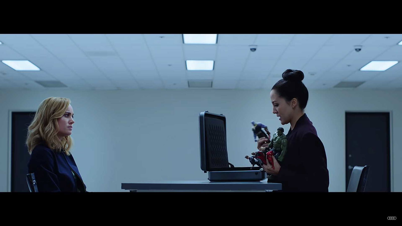 Clicca per vedere l'immagine originale Captain Marvel viene aggiornata sull'attuale situazione nello spot Audi