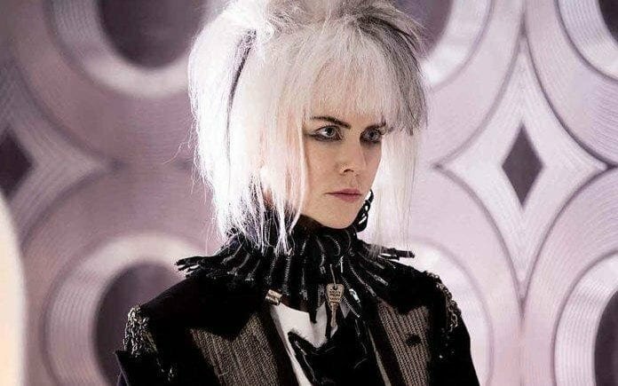 Primo piano di Nicole Kidman in versione punk