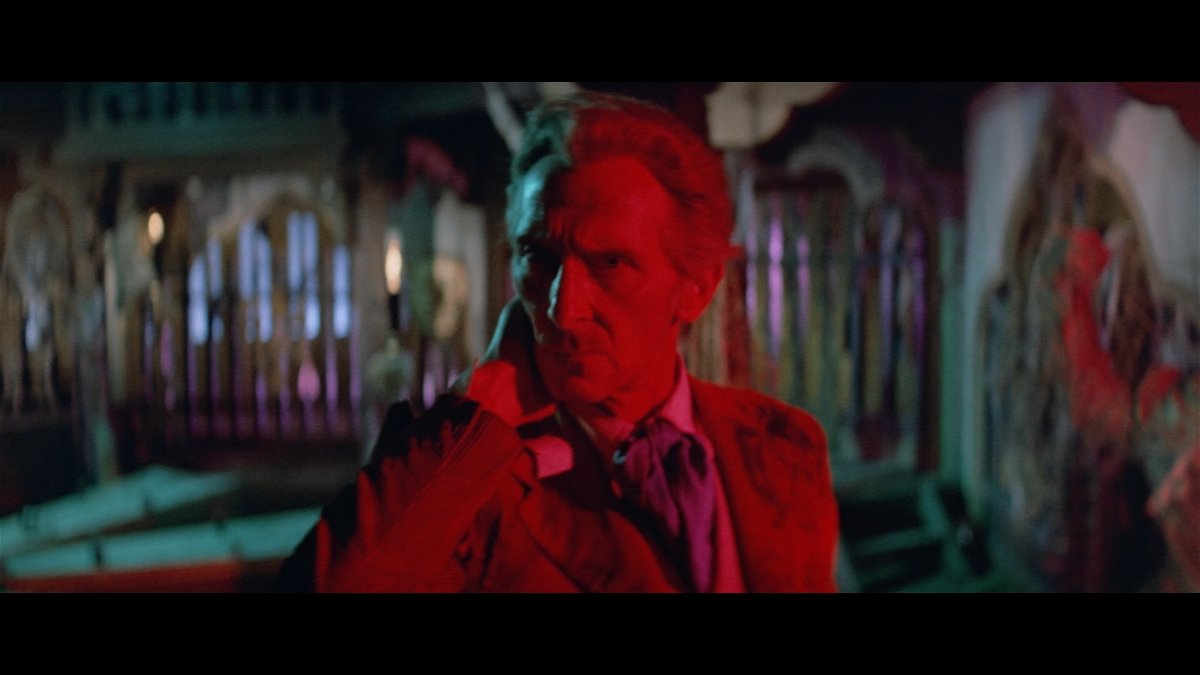 Peter Cushing interpreta il Van Helsing