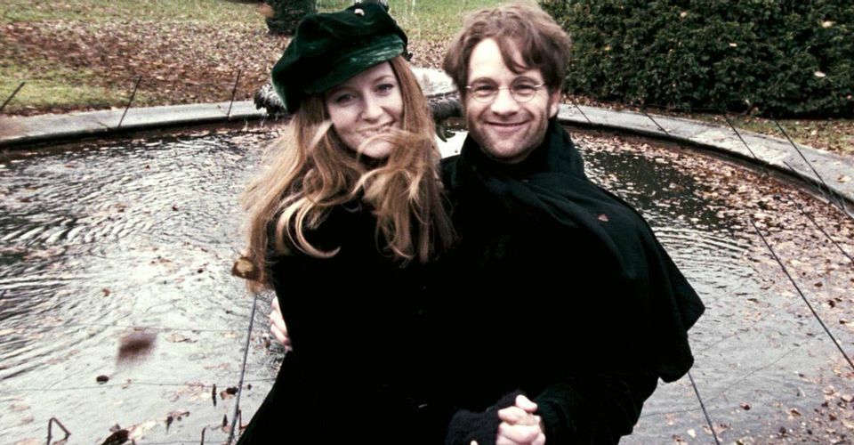 Clicca per vedere l'immagine originale Lili e James Potter danzano insieme al parco in una foto magica