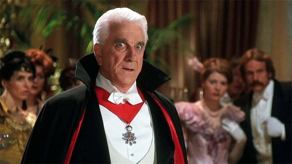 Una imagen que retrata a Leslie Nielsen en el papel del Conde Drácula