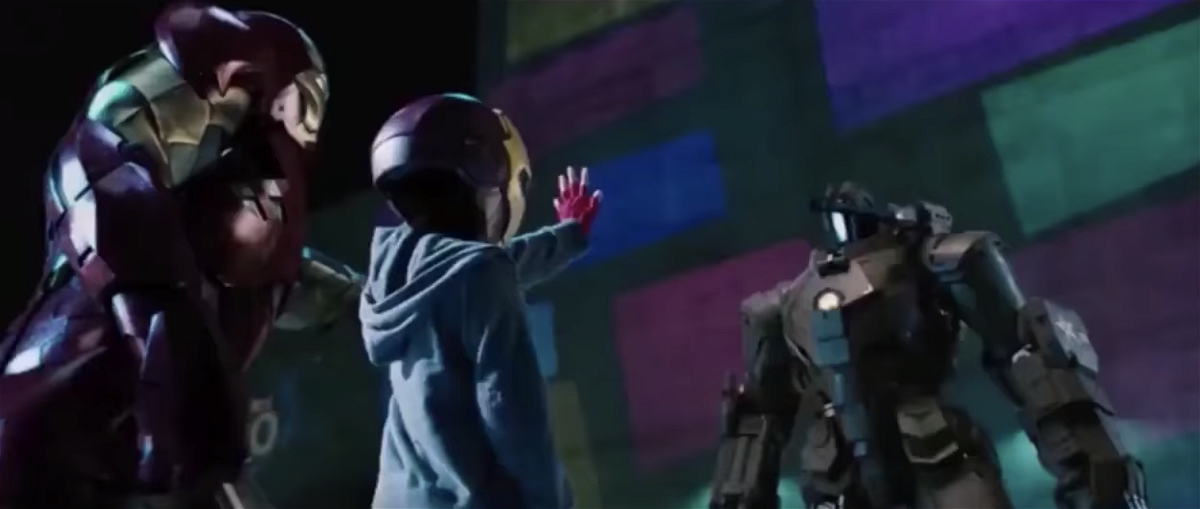 Una scena di Iron Man 2 in cui un giovane Peter Parker affronta uno dei droni di Hammer