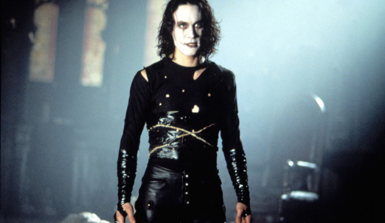 Brandon Lee in una scena de Il Corvo del 1994 Brandon Lee ne Il Corvo