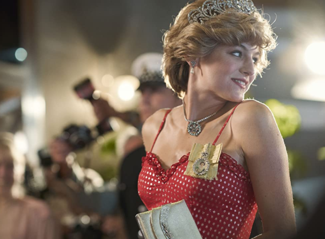 Clicca per vedere l'immagine originale Emma Corrin nella quarta stagione di The Crown