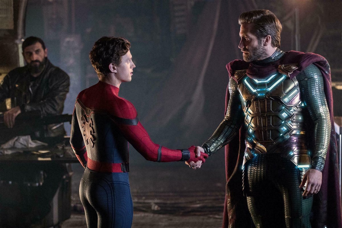 Spider-Man e Mysterio si stringono la mano