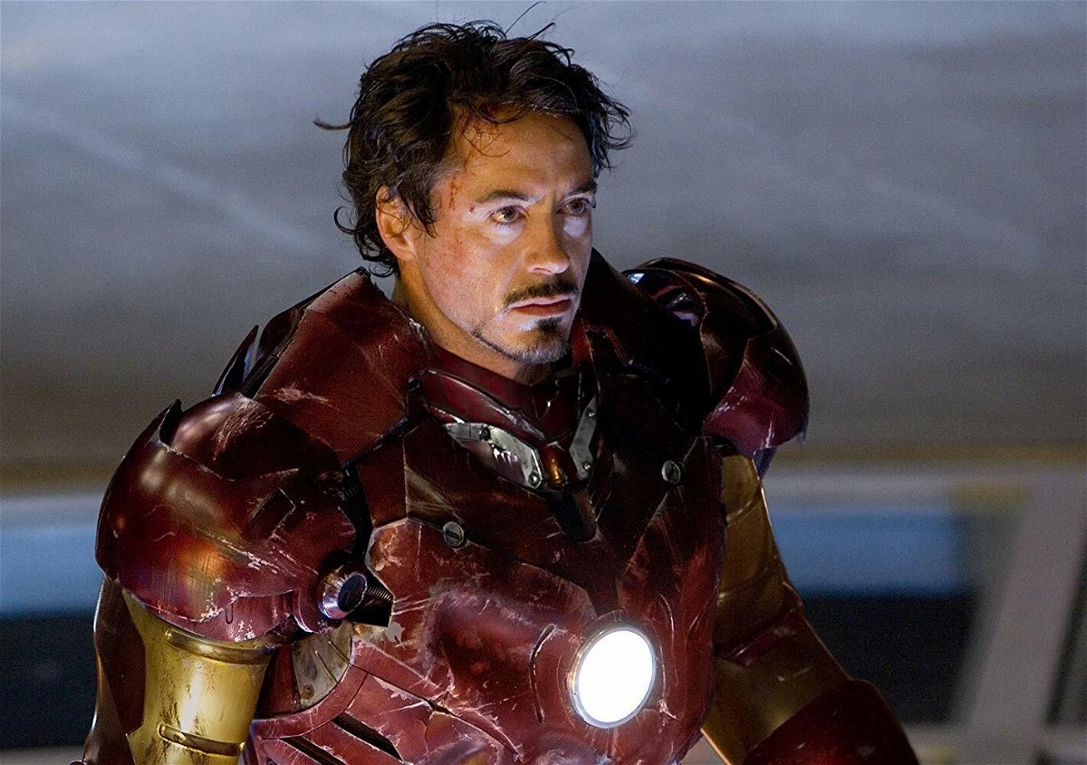 Robert Downey Jr. in una scena del film Iron Man