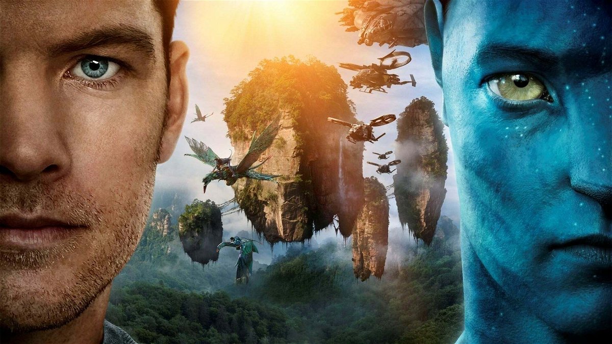 Jake nella sua versione umana e Avatar. Sullo sfondo, le montagne fluttuanti caratteristiche del pianeta Pandora.