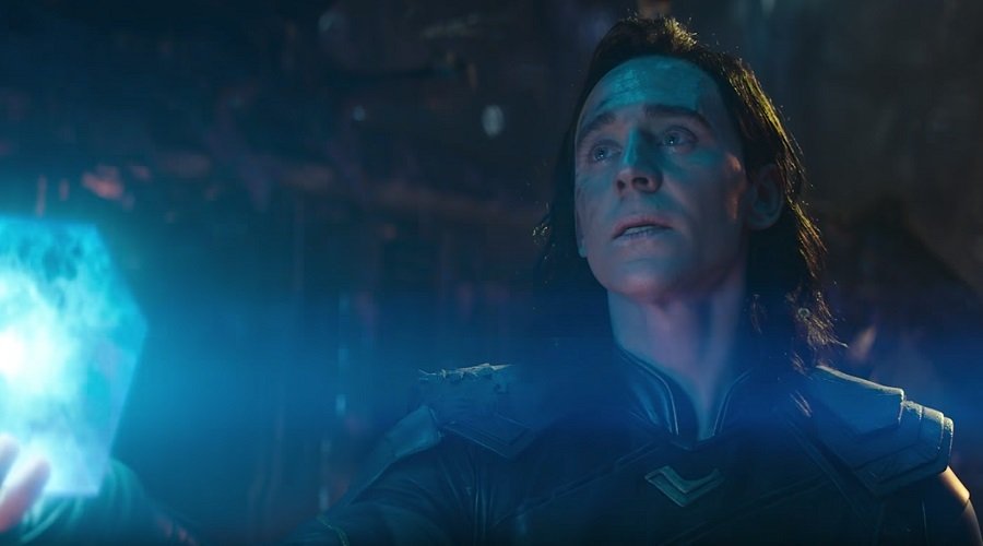 El Teseracto en manos de Loki