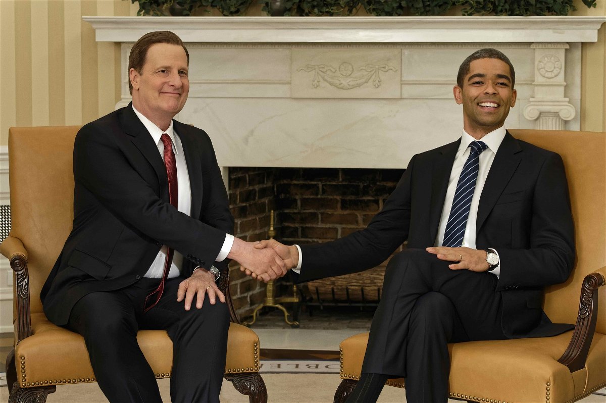 Comey e Obama seduti accanto in The Comey Rule