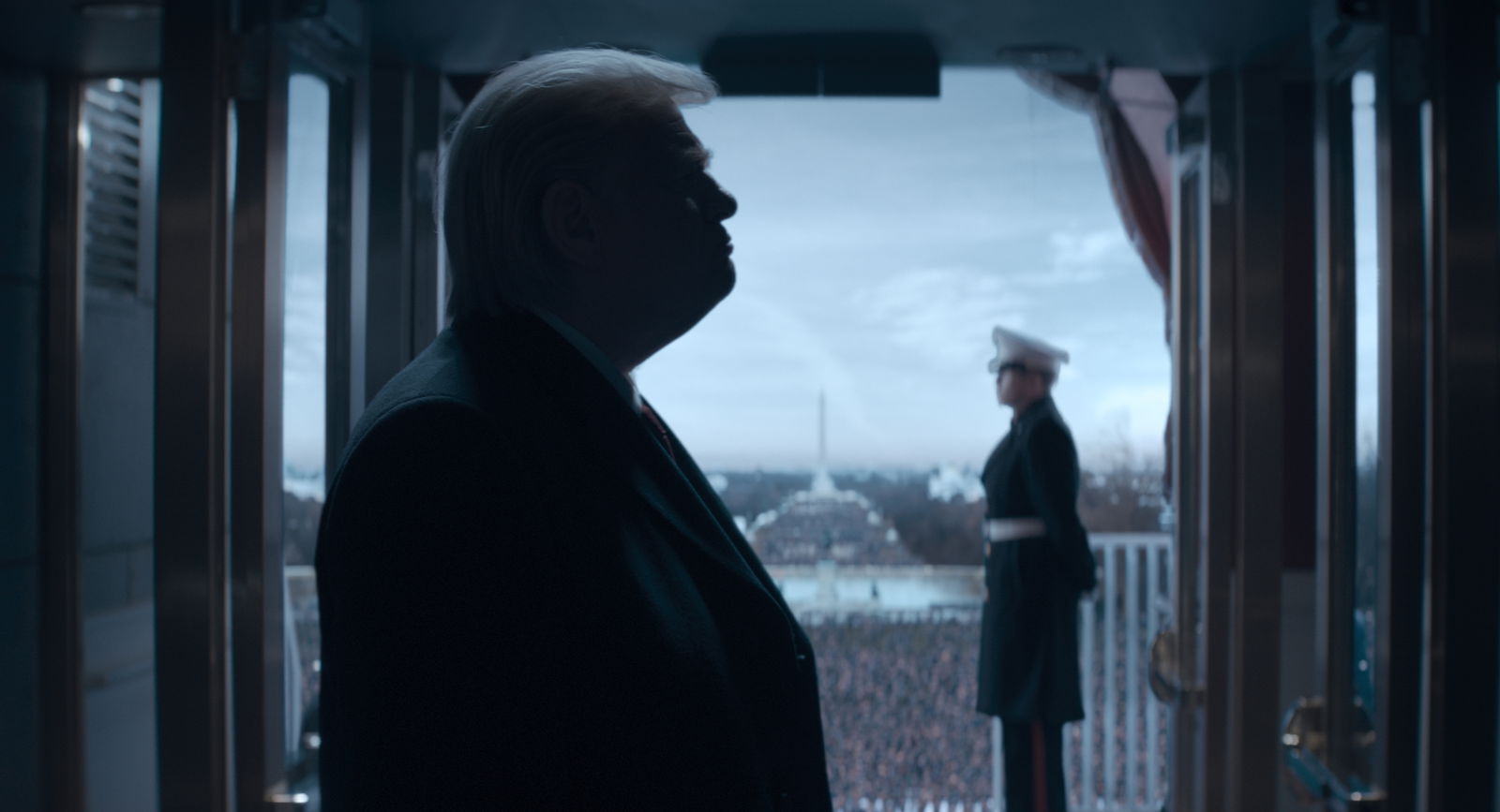 Clicca per vedere l'immagine originale Trump di profilo