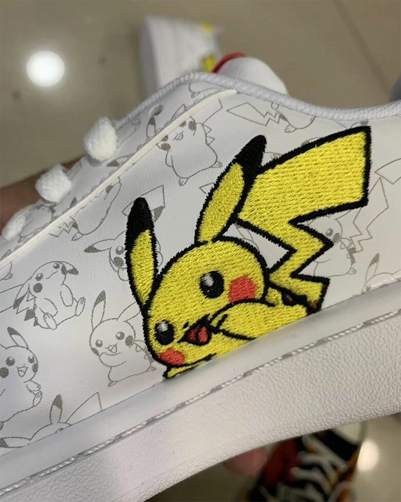 Pikachu nelle nuove scarpe Adidas dei Pokémon