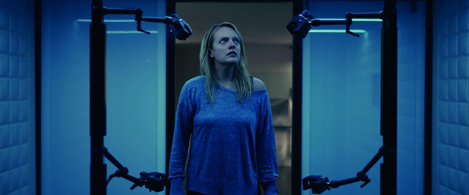 Clicca per vedere l'immagine originale Elisabeth Moss scopre la tecnologia che rende invisibile l'ex