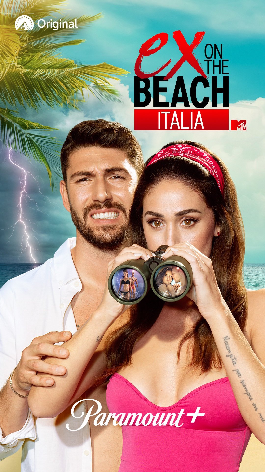 Ex en la playa Italia 4 | Afiche oficial | Ignazio Moser y Cecilia Rodriguez con binoculares