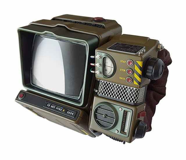 La replica del Pip-Boy di Fallout 76 La replica di Pip-Boy di Fallout 76 è acquistabile