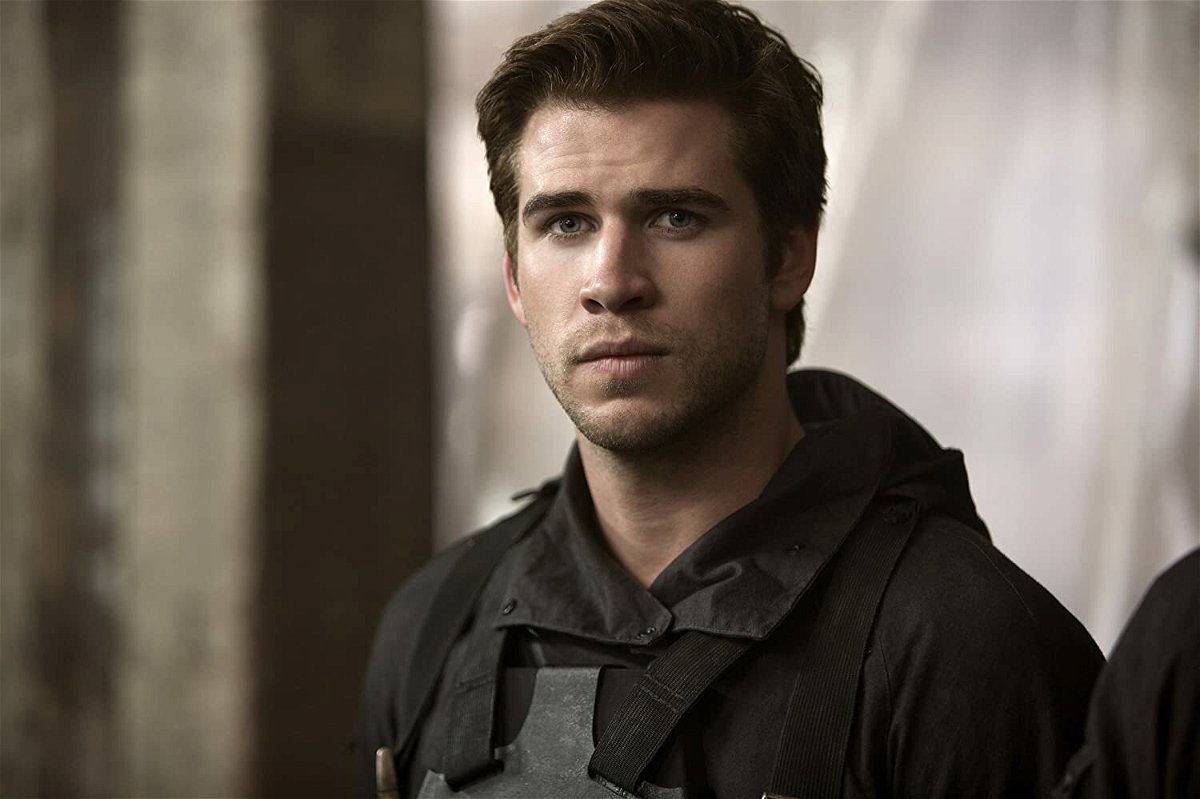 Liam Hemsworth in una scena di Hunger Games: Il canto della rivolta - Parte 1